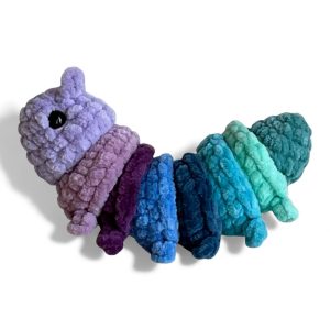 Camille - La petite chenille (tête mauve)